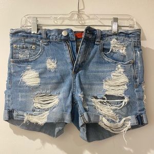 Signagure 8 Ripped Jean Shorts Size Small